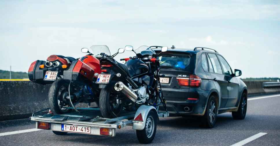 Carreta esportiva para transporte de motos: segurança, resistência e praticidade